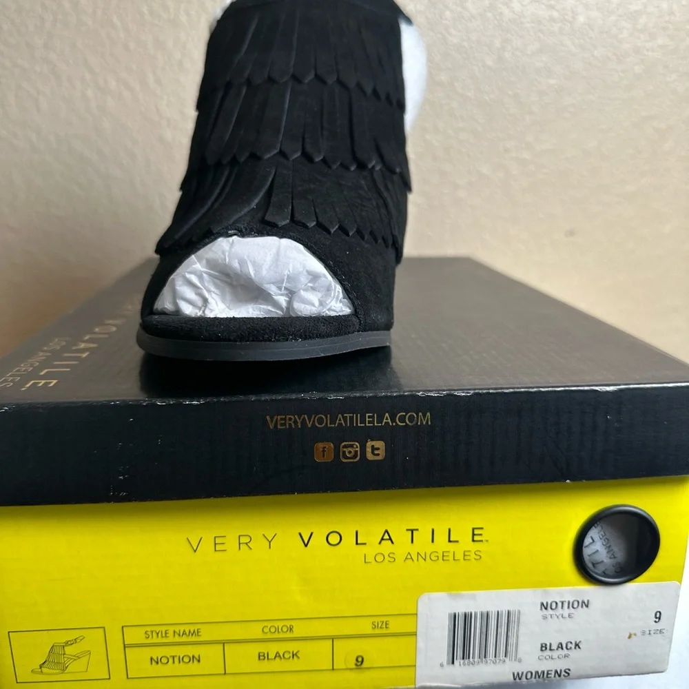 Very Volatile Notion Wedge Black‎ Sandal
